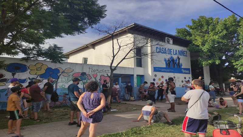 [VIDEO]: despedidos de Envión y vecinos marcharán al municipio por la reincorporación