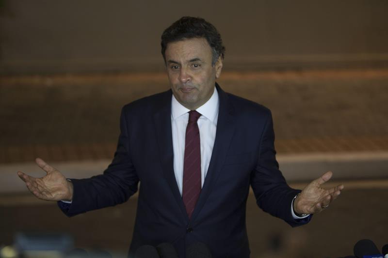 El aumento en la intención de voto a Aécio Neves no revierte la crisis de su partido