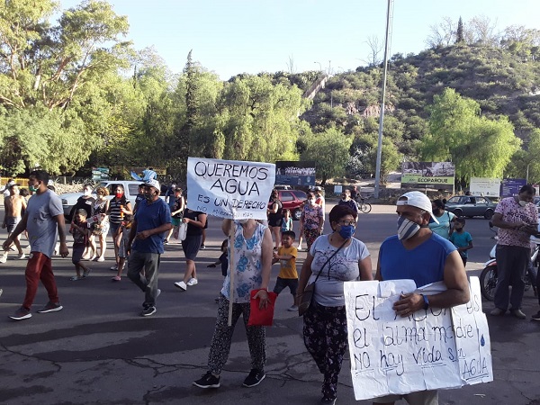 Mendoza: una semana sin agua en el barrio La Favorita