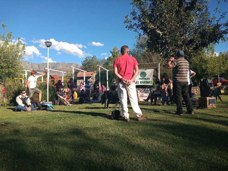 "No nos embotellen el futuro" asamblea en Las Rabonas