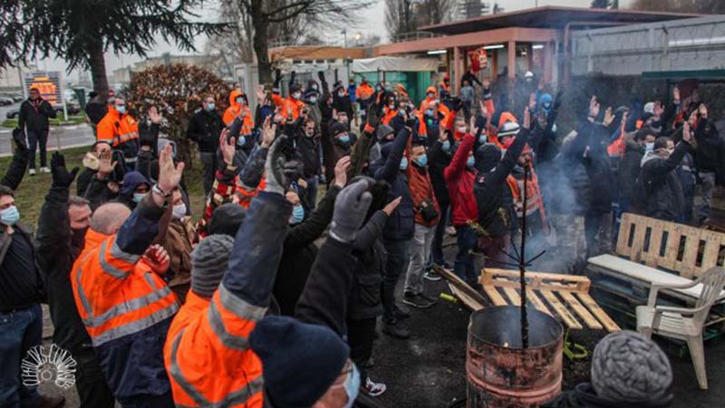 Un mes de huelga en Total: “Los trabajadores estamos a favor de la transición ecológica, pero no en manos de los capitalistas”