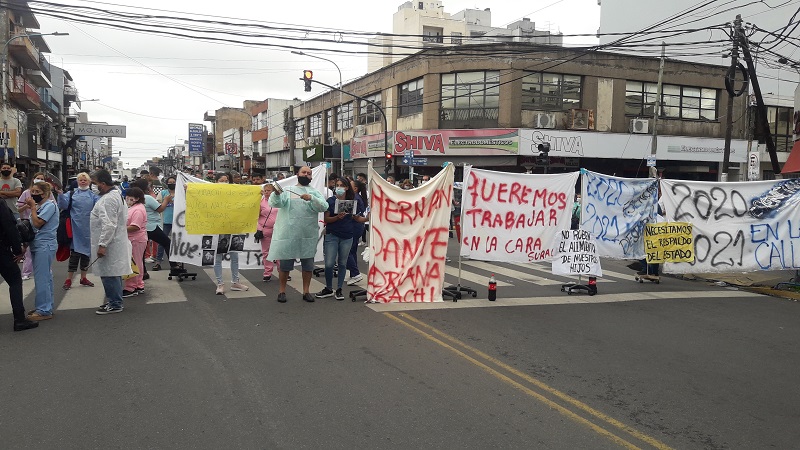 Caseros: movilización y corte de los trabajadores de la clínica San Andrés