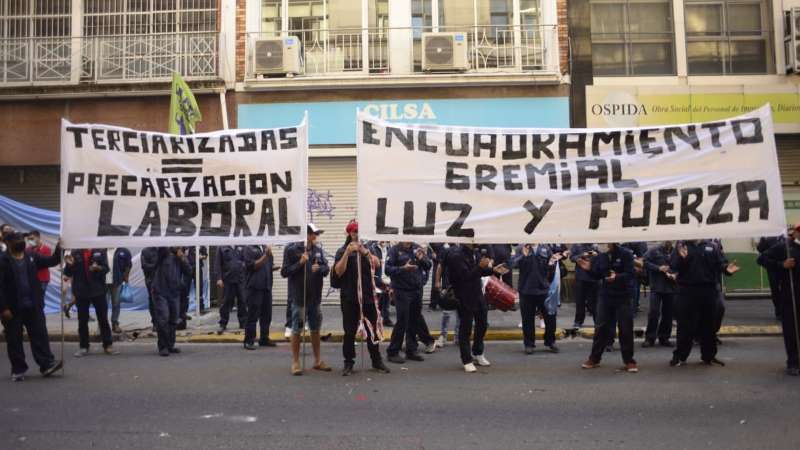 Edesur: trabajadores tercerizados se movilizaron a la sede central contra la precarización