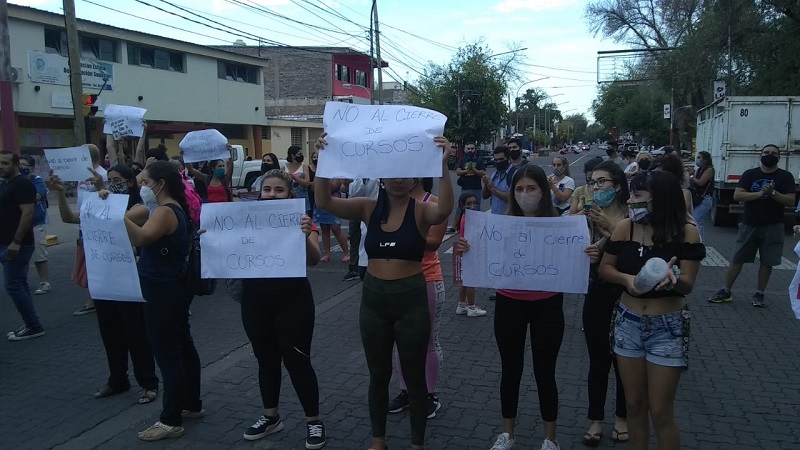 Mendoza: denuncian el cierre de cursos en la escuela Molinero Tejeda de Las Heras