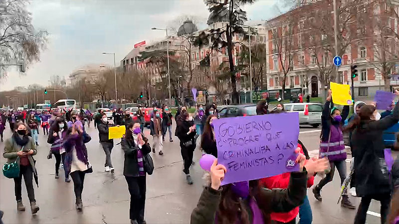 El movimiento feminista desafió las prohibiciones y tomó las calles en Madrid