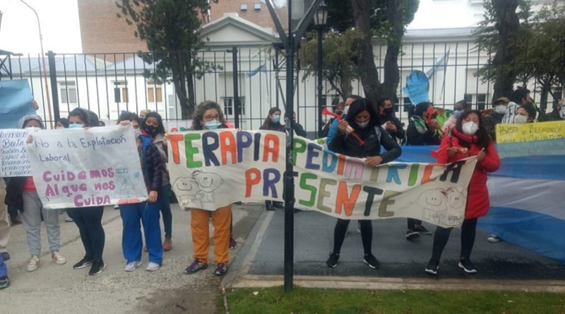 Río Gallegos: Gran caravana de las enfermeras y enfermeros autoconvocados junto al sector docente 