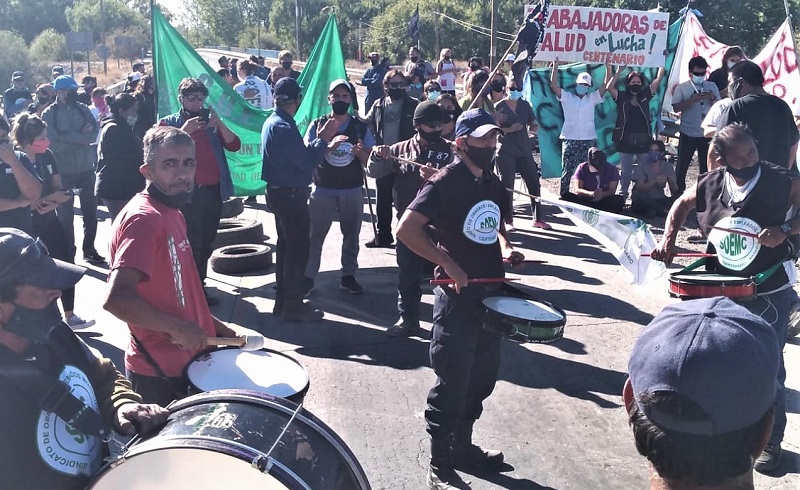 Trabajadores municipales, de salud y docentes vuelven a marchar juntos en Centenario