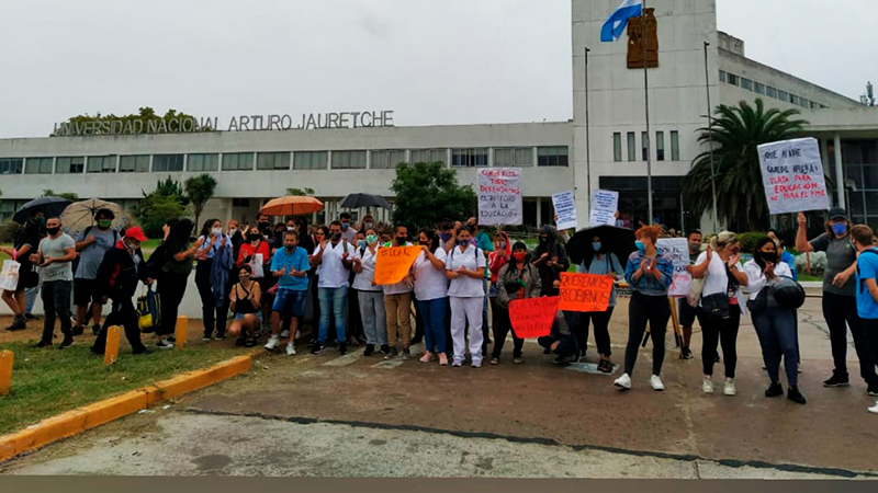 Estudiantes de la UNAJ movilizaron por aumento de cupos