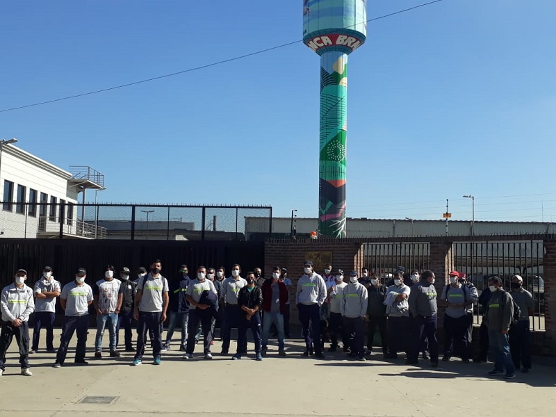 Trabajadores de Fernet Branca realizan paro activo en la planta de Tortuguitas