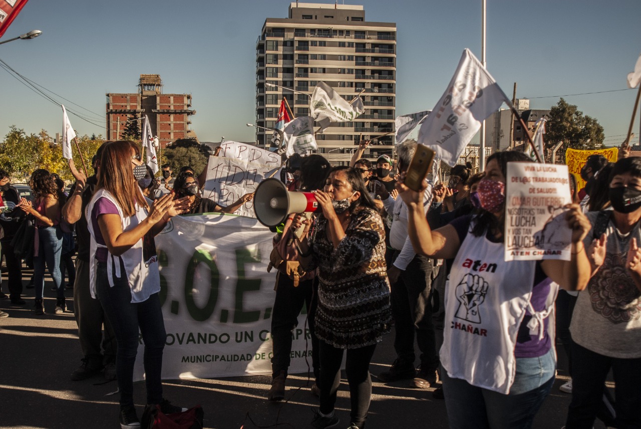 Movilizaron en caravana de Centenario a Neuquén en apoyo a salud