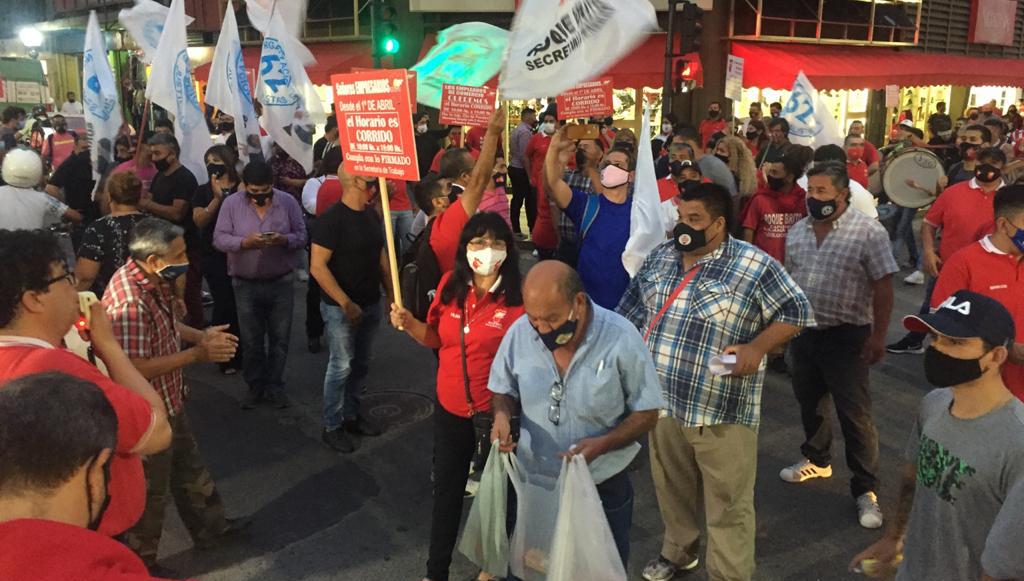 El sindicato y trabajadores autoconvocados del comercio se movilizaron por el horario corrido