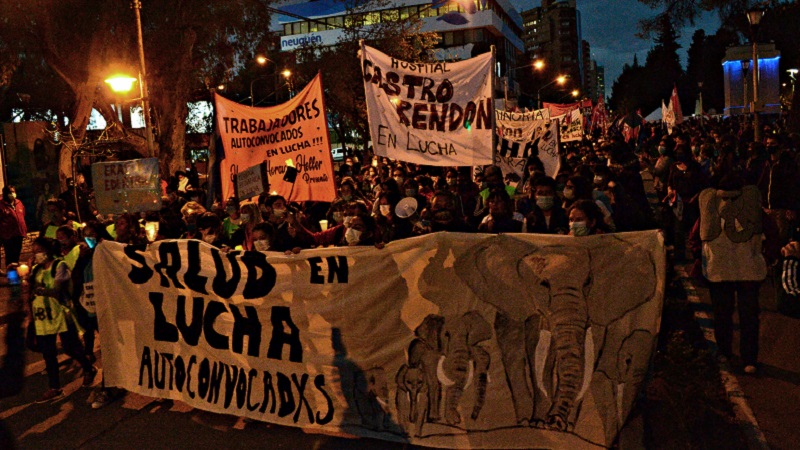 Imágenes de la masiva marcha de antorchas de los y las trabajadores de la salud