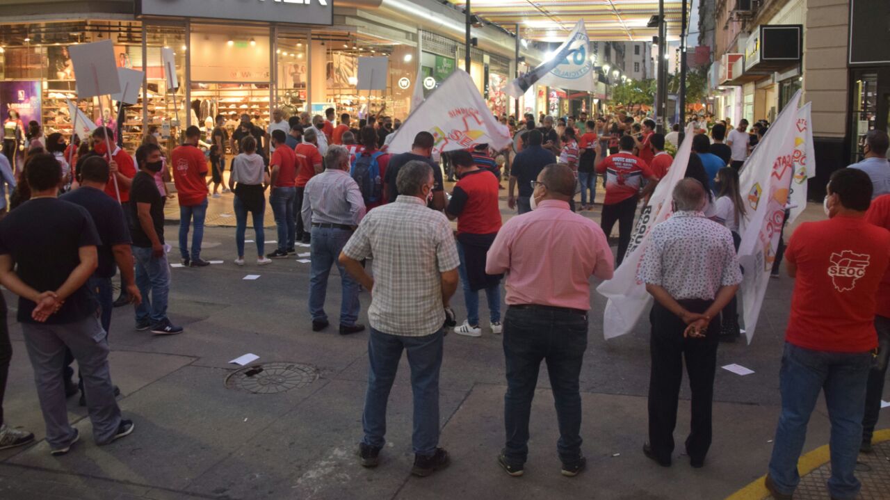 Pese a las protestas, empresarios del comercio siguen exponiendo a trabajadores a los contagios