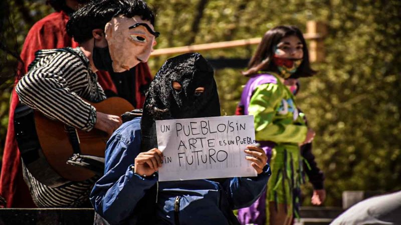 1M: llamado al sector artístico y cultural ¡la crisis no la pagaremos nosotrxs!