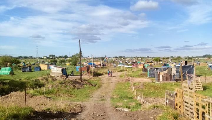 A un año de la ocupación de "La Nueva unión", el basural convertido en barrio