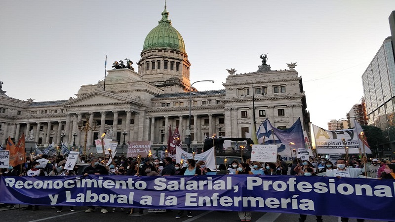 Trabajadora de la salud: “Tengo cuatro trabajos, incluido fin de semana y noche”