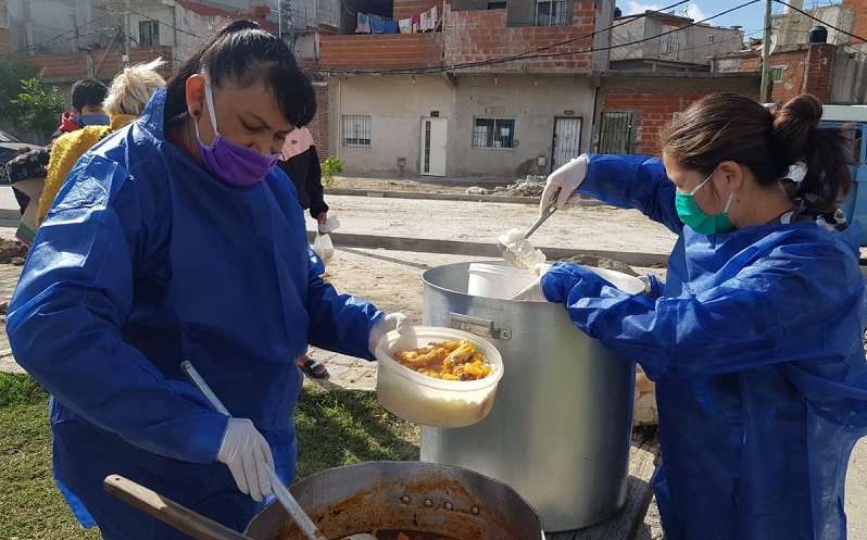 Las mujeres hacen trabajo comunitario pero el Estado lo considera una "colaboración"