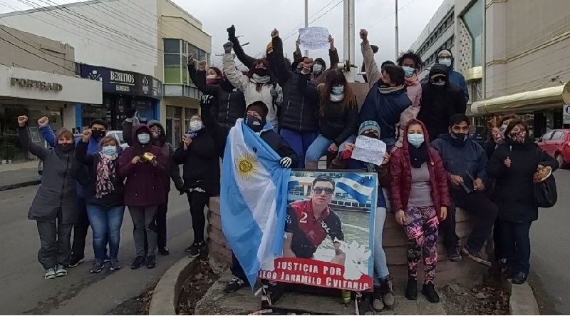 Río Gallegos: contundente manifestación contra la detención a enfermeros