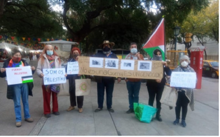 Asamblea de Las Heras por el Agua Pura se sumó a la defensa del pueblo palestino con una puesta artística