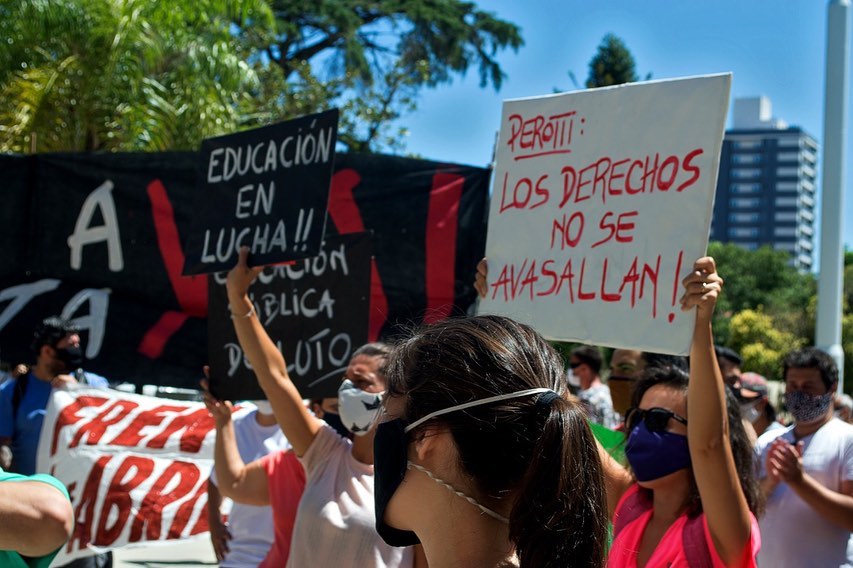 Docentes resisten el vaciamiento de una escuela para adultos