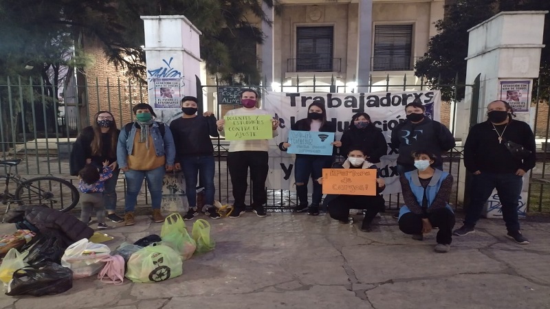  ISFD 41: comité de estudiantes entregó donaciones para docentes sin cargo