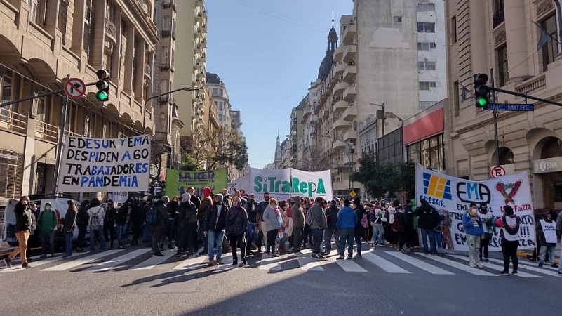 Continúa el acampe de despedidos de Edesur: exigen una solución al ministro Moroni y a Alberto Fernández