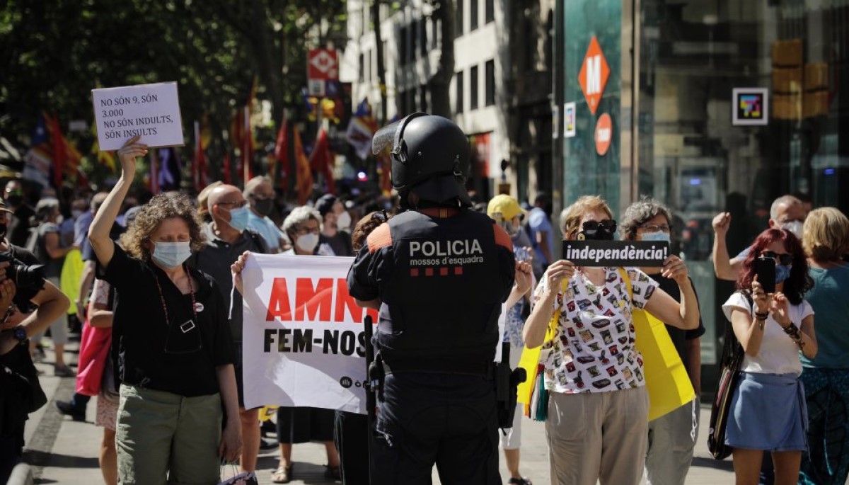 Protestas en Barcelona contra la visita de Pedro Sánchez que anuncia indultos a presos políticos