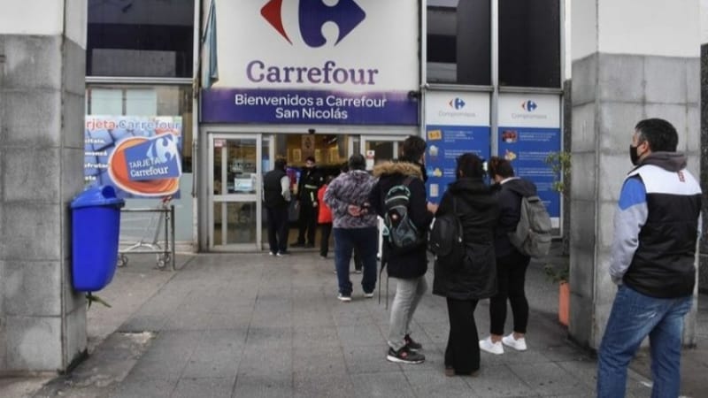 Carrefour San Nicolas: trabajadores denuncian contagios masivos de Covid 19