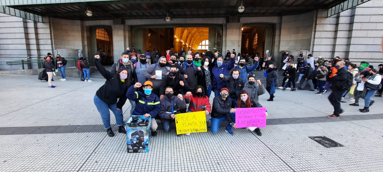 Tercerizados ferroviarios en lucha buscan el apoyo de pasajeros del ferrocarril