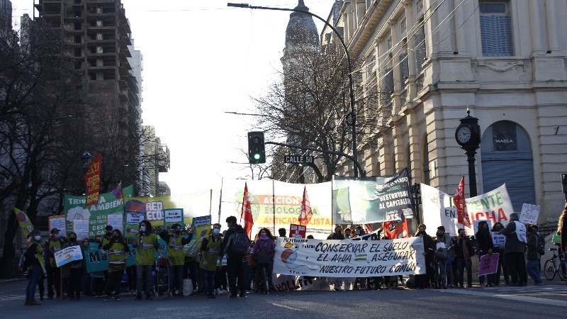 La Plata: movilización contra la exploración sísmica y el acuerdo porcino