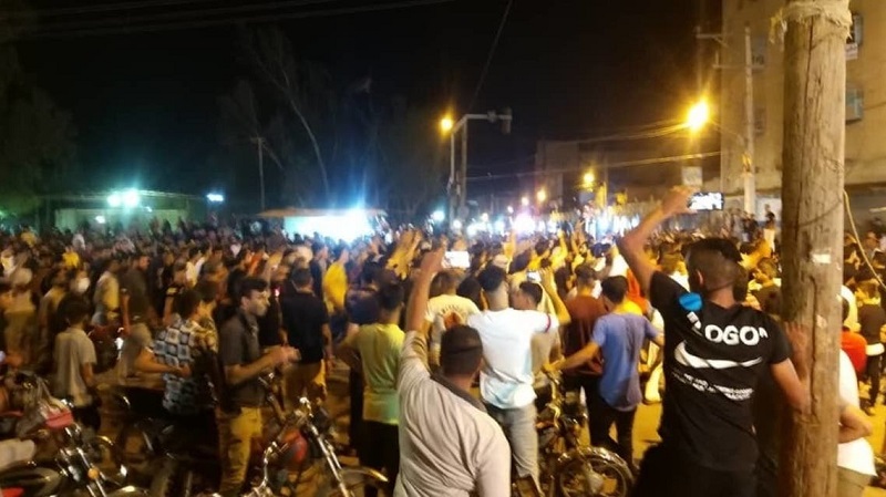 Miles de personas salen a la calle en respuesta a la creciente crisis del agua en Irán