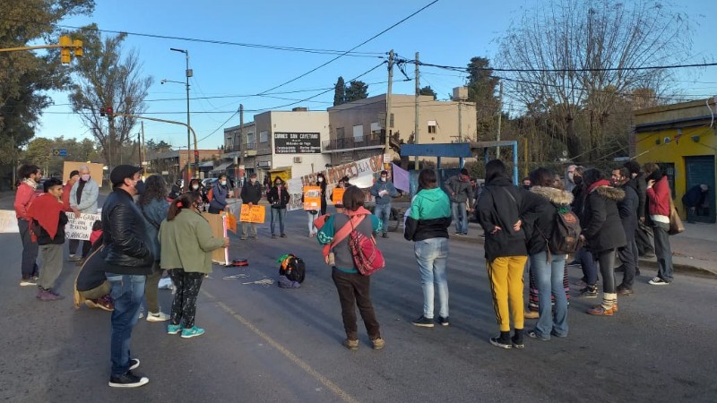 La Plata: vecinos de El Rincón protestaron contra la entrega de tierras a la Iglesia