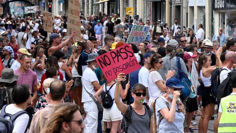 Nuevas marchas contra el pase sanitario que quiere imponer Macron