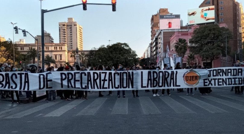 Docentes de Córdoba salen a las calles contra la precarización laboral