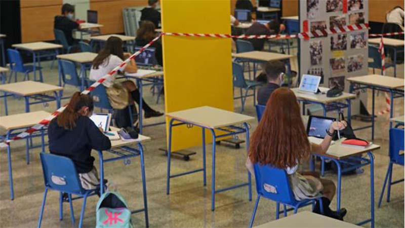 Madrid vuelve a las aulas sin condiciones seguras frente a la Covid