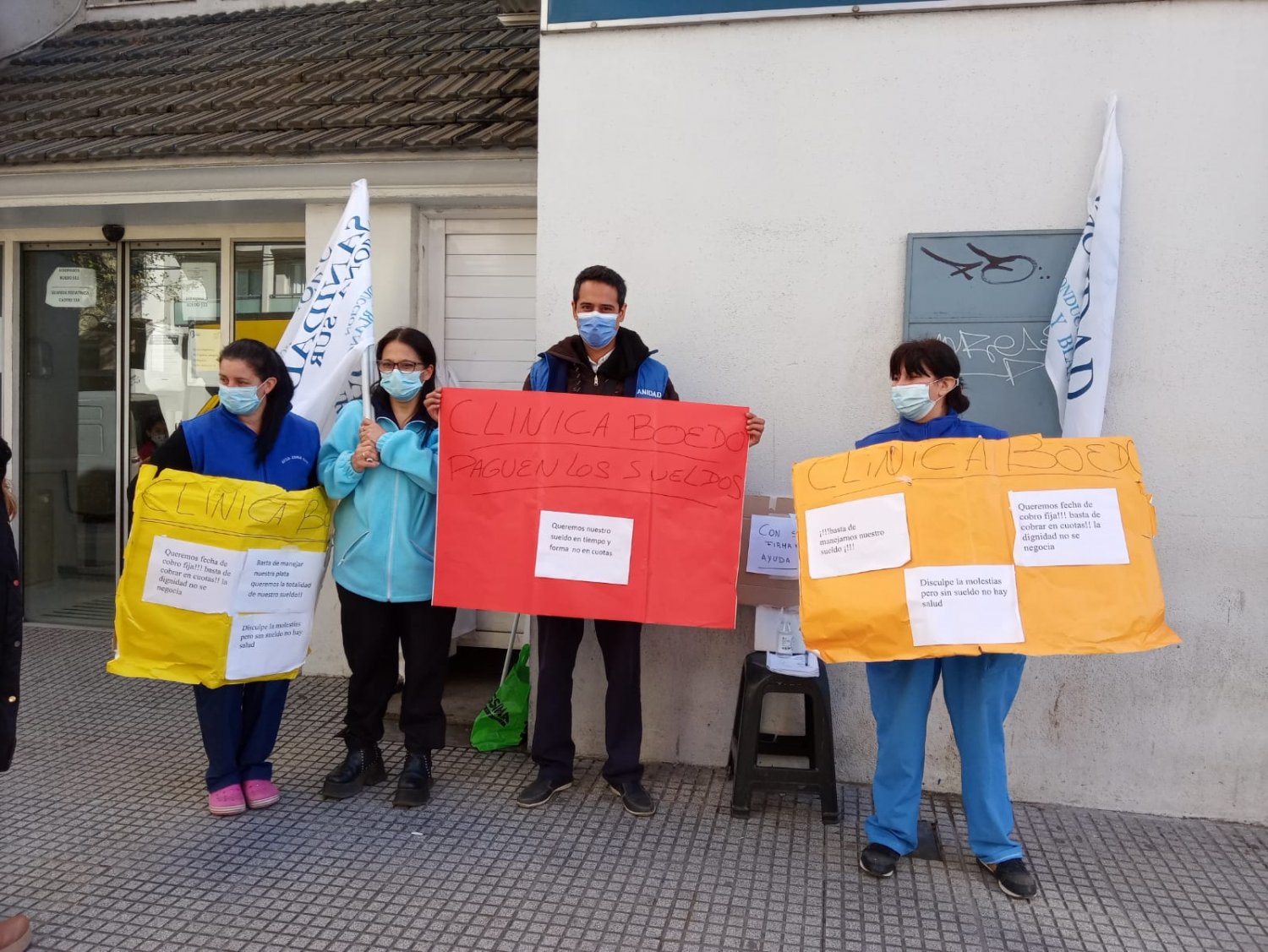 Trabajadores de la Clinica Boedo reclaman sueldos adeudados