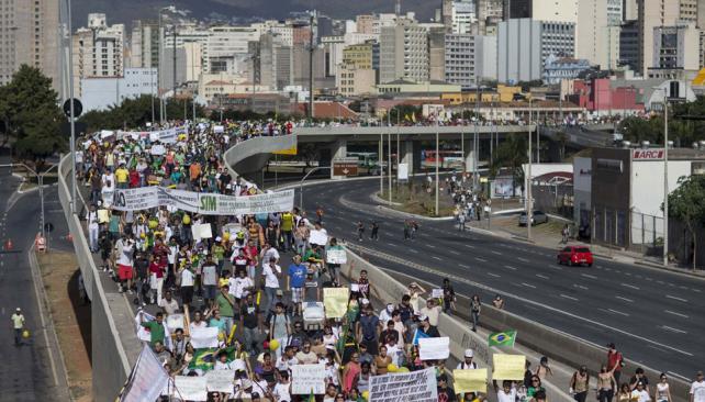 Brasil: fortalecer y unificar la campaña contra la reforma política del Congreso