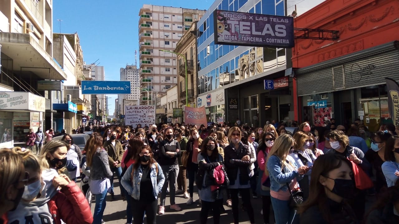 Bahía Blanca: Docentes marchan por la creación de cargos y contra el ajuste