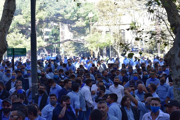 Paro por tiempo indeterminado de choferes de colectivo de El Cacique en Rosario