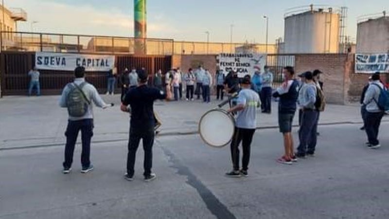 Trabajadores de Branca realizan medida de fuerza por aumento salarial y contra el trabajo precario