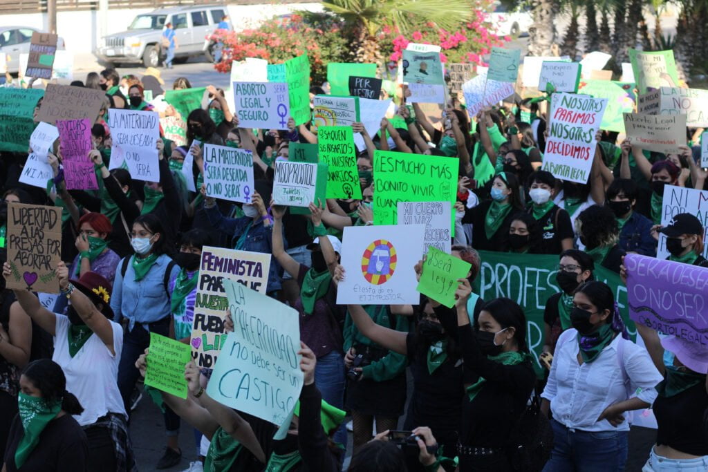 Aprueban la despenalización del aborto en Baja California 