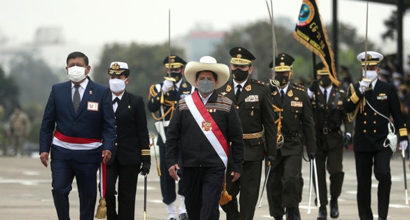 La posible injerencia de Castillo en las FF.AA. de Perú abre una nueva crisis en el gobierno