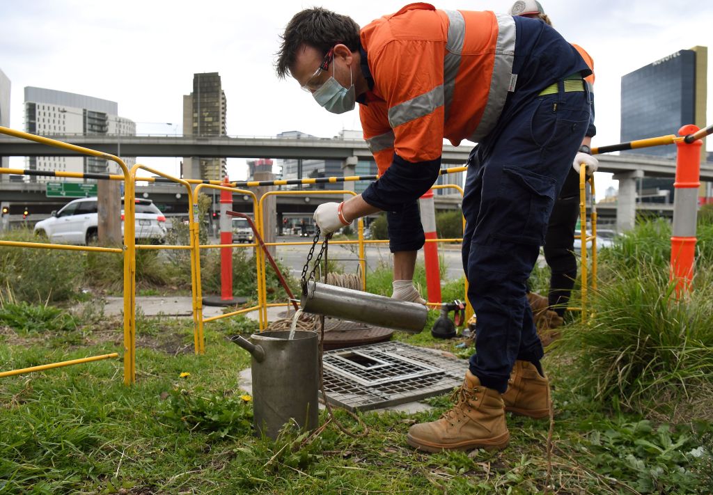 Detectan posibles indicios de la variante Ómicron en aguas residuales en Cataluña