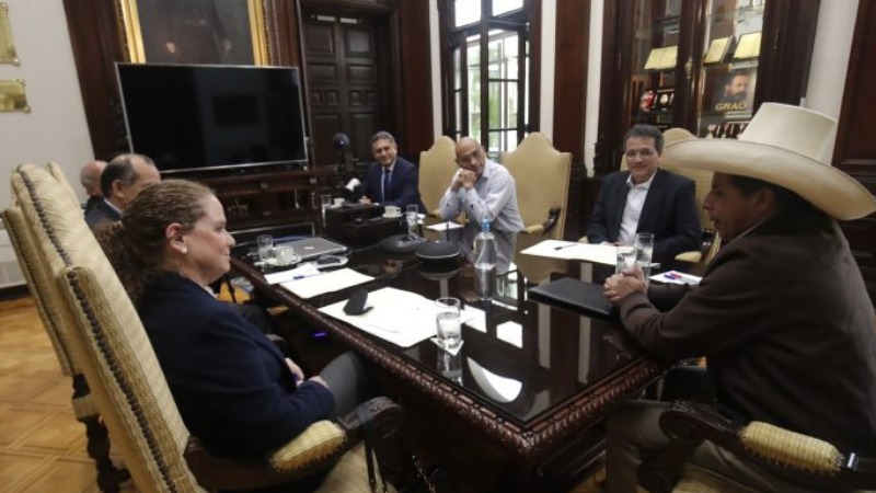 Pedro Castillo se reunió con ex ministros de economía de abierta filiación neoliberal