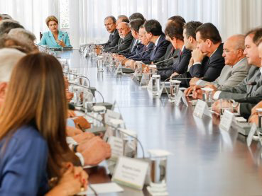 Dilma busca un pacto con gobernadores frente a la crisis 