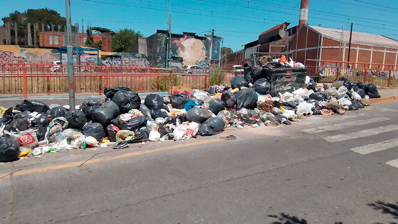 La fórmula Mussi: despidos y basural a cielo abierto