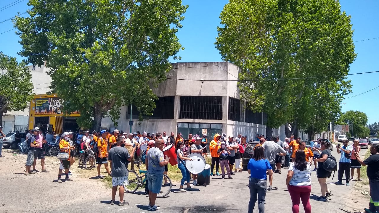 Municipales: Tras siete días de paro reincorporaron a la mayoría de los despedidos