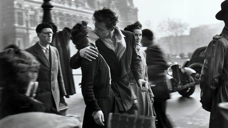 La historia detrás de la foto: El beso más famoso del mundo