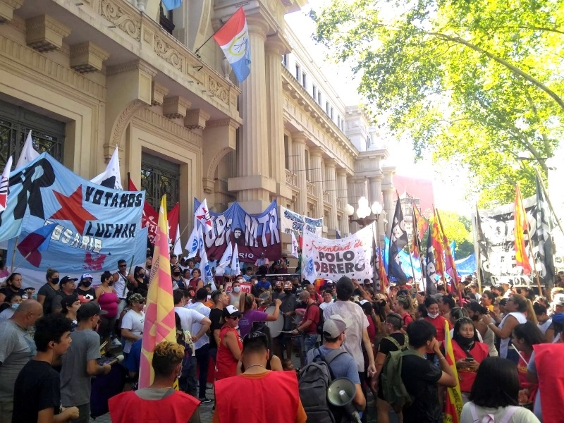 Jornada nacional piquetera en Rosario contra el acuerdo con el FMI