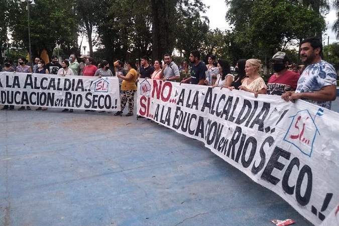 Asambleas populares en Río Seco rechazan la instalación de una cárcel en una escuela 